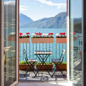 https://deluxe-finestra-sul-lago.it-lombardy.com